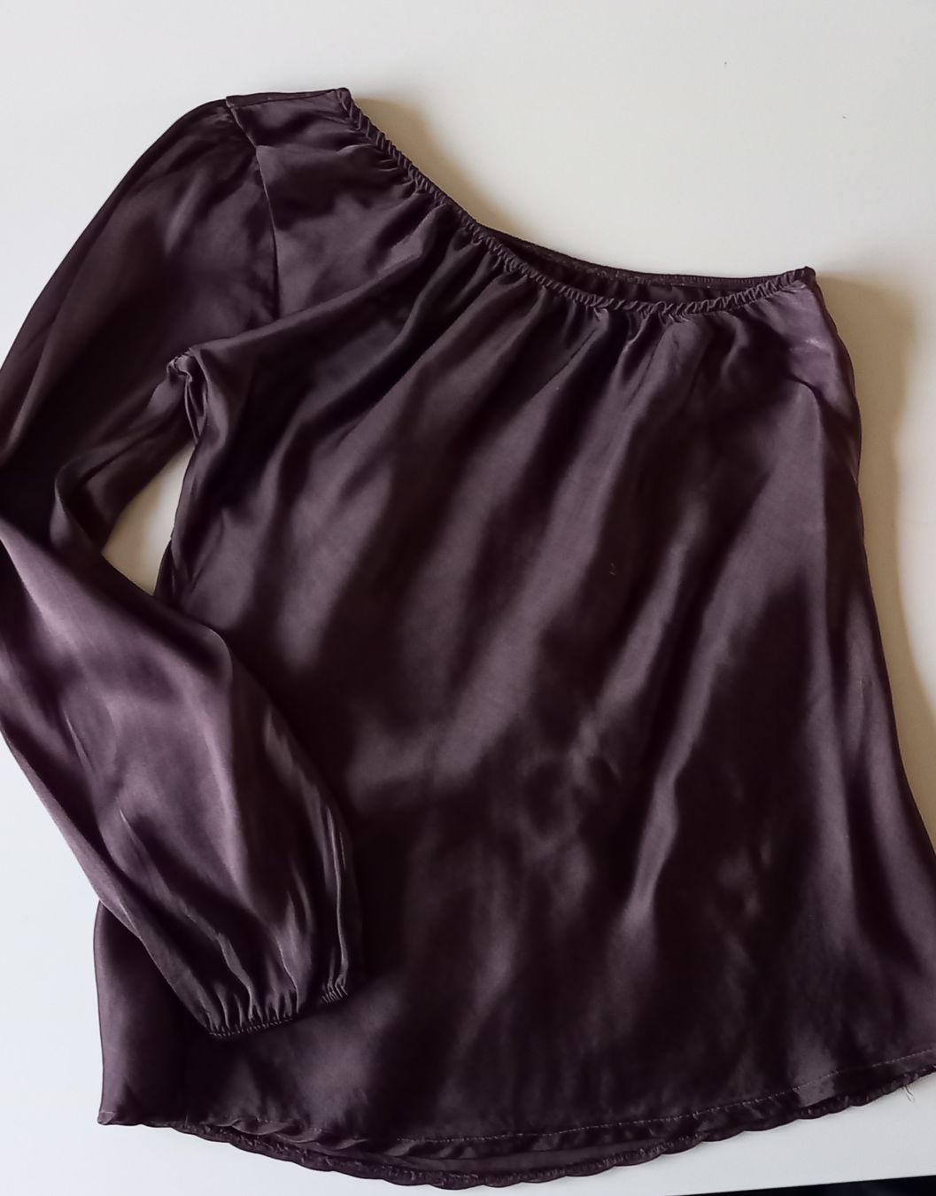 Camicette: Satin Blouse - one off shoulder – Nuovo (secondo la descrizione) da Genève venduto da sta_rq2b