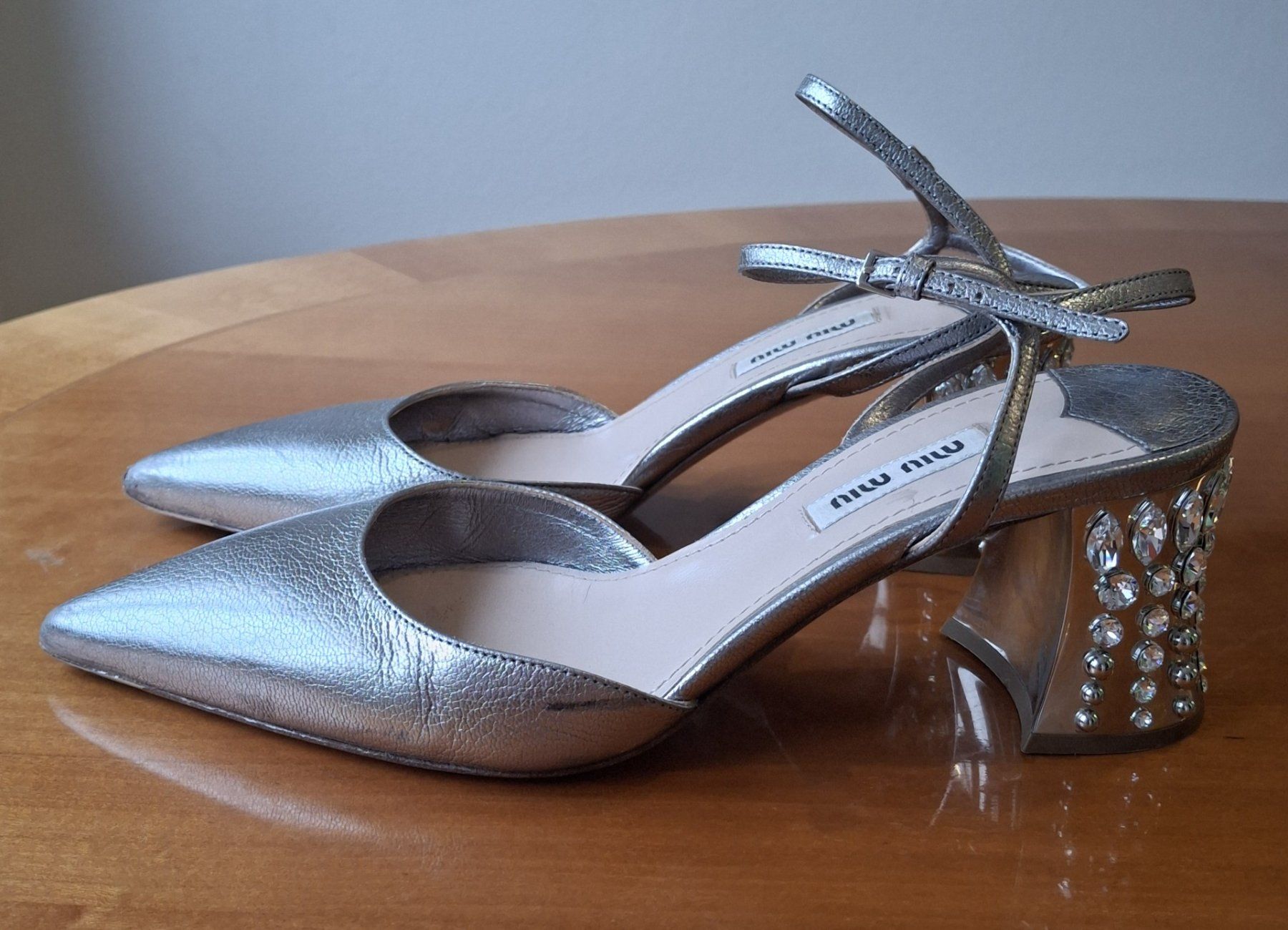 Miu Miu Scarpe da donna: MIU MIU silver leather slingback pumps embellished crystals – Usato da Gersau venduto da syl_5dsz