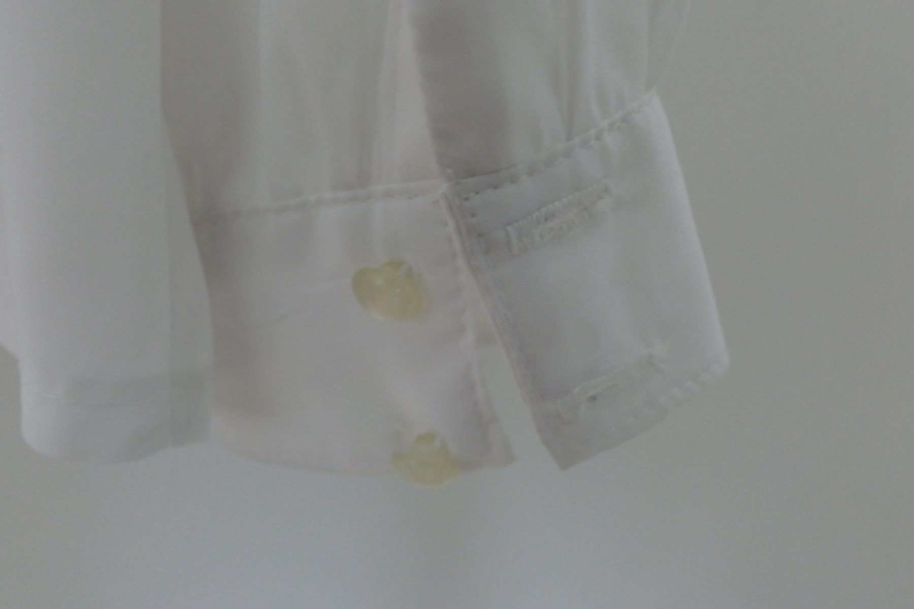 Blusen: Damen Bluse Weiss Grösse 38 mit Perlenknöpfen – Gebraucht aus ESCHENBACH SG von MAKULU04 4