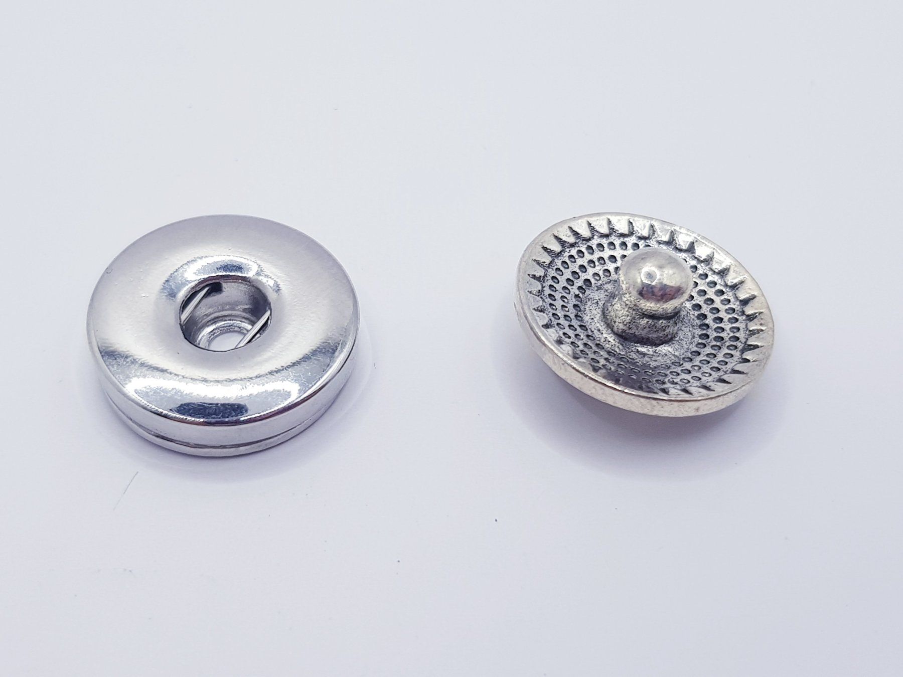 Bottoni: Snap Button Druckknöpfe Herz 10 Stücke – Nuovo e nell'imballaggio originale da Menziken venduto da Zyropa 1