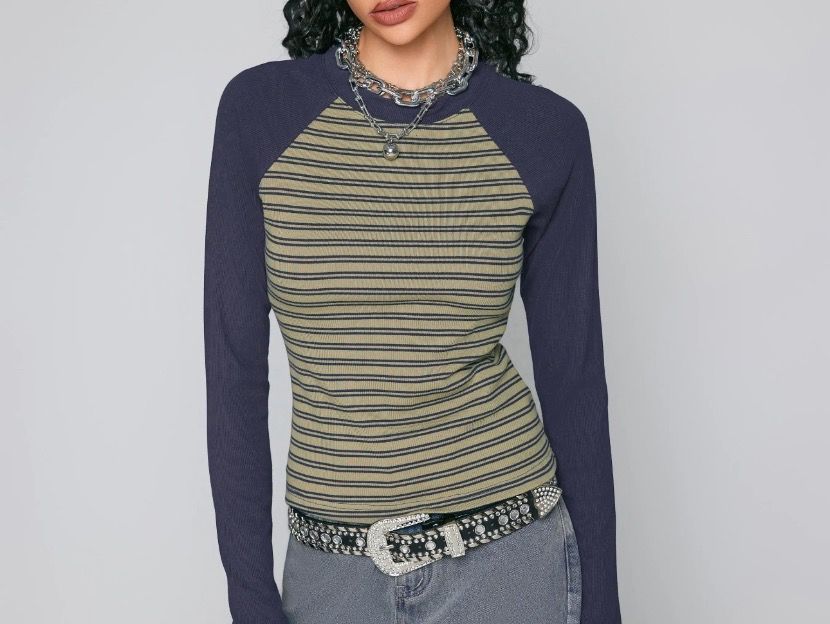 Tops: RIB ROUND NECK CONTRASTING STRIPE TOP – Neu (gemäss Beschreibung) aus Vuisternens-Romont von gol_xp6p