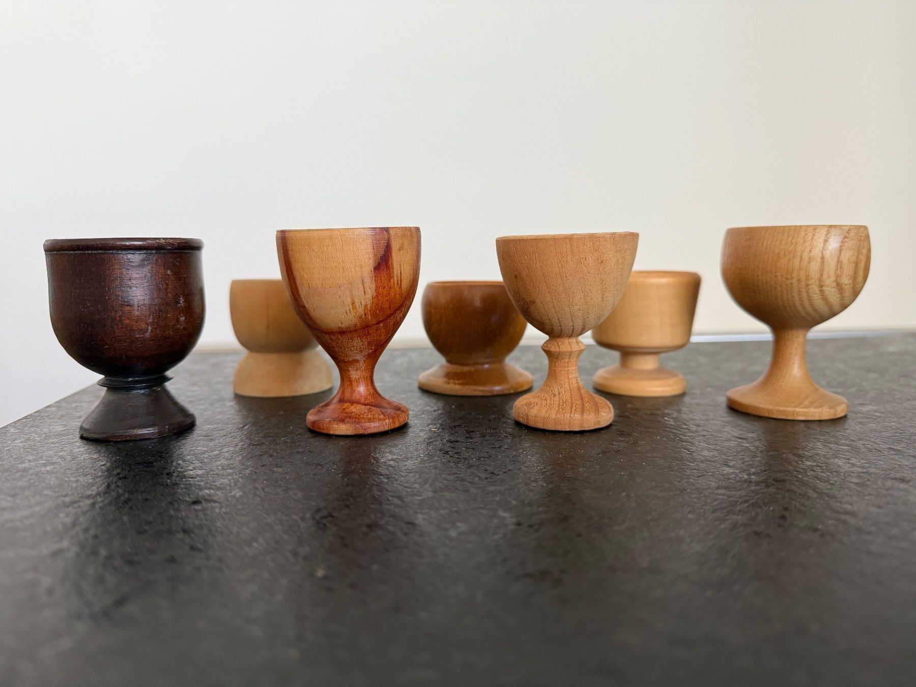 Altre Stoviglie: 7 Eierbecher Holz Vintage – Usato da Basel venduto da Rouge. 1