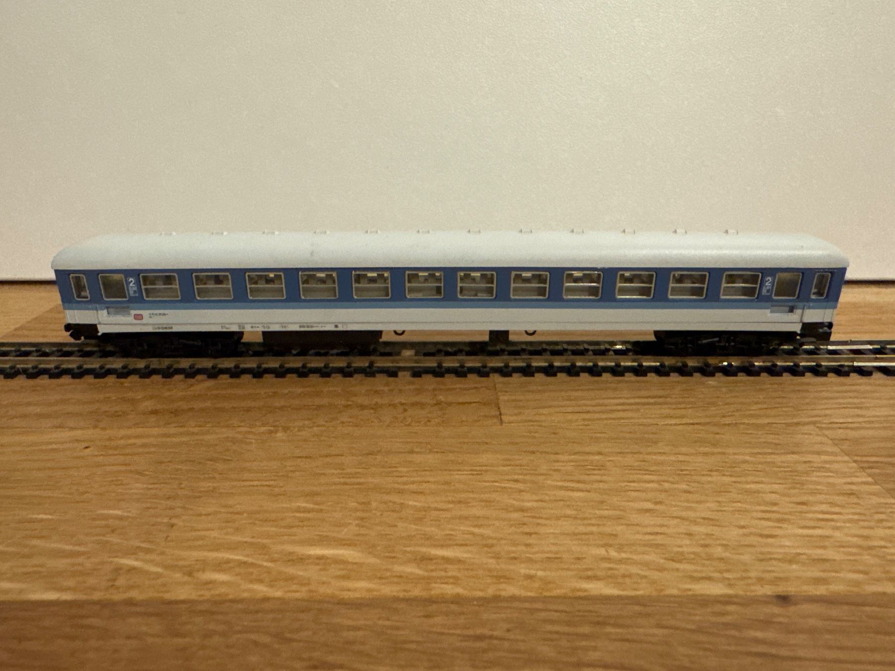 Arnold Modelleisenbahnen: Arnold 3824 DB Personenwagen 2. Klasse – Neu (gemäss Beschreibung) aus Schlierbach von Look8