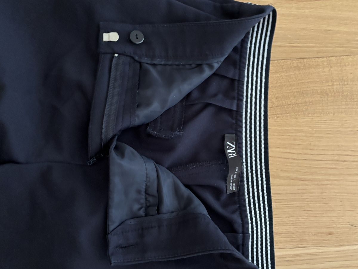Zara Pantaloni: ZARA, Gr. M-L, Dunkelblau – Nuovo (secondo la descrizione) da Allenwinden venduto da clamel