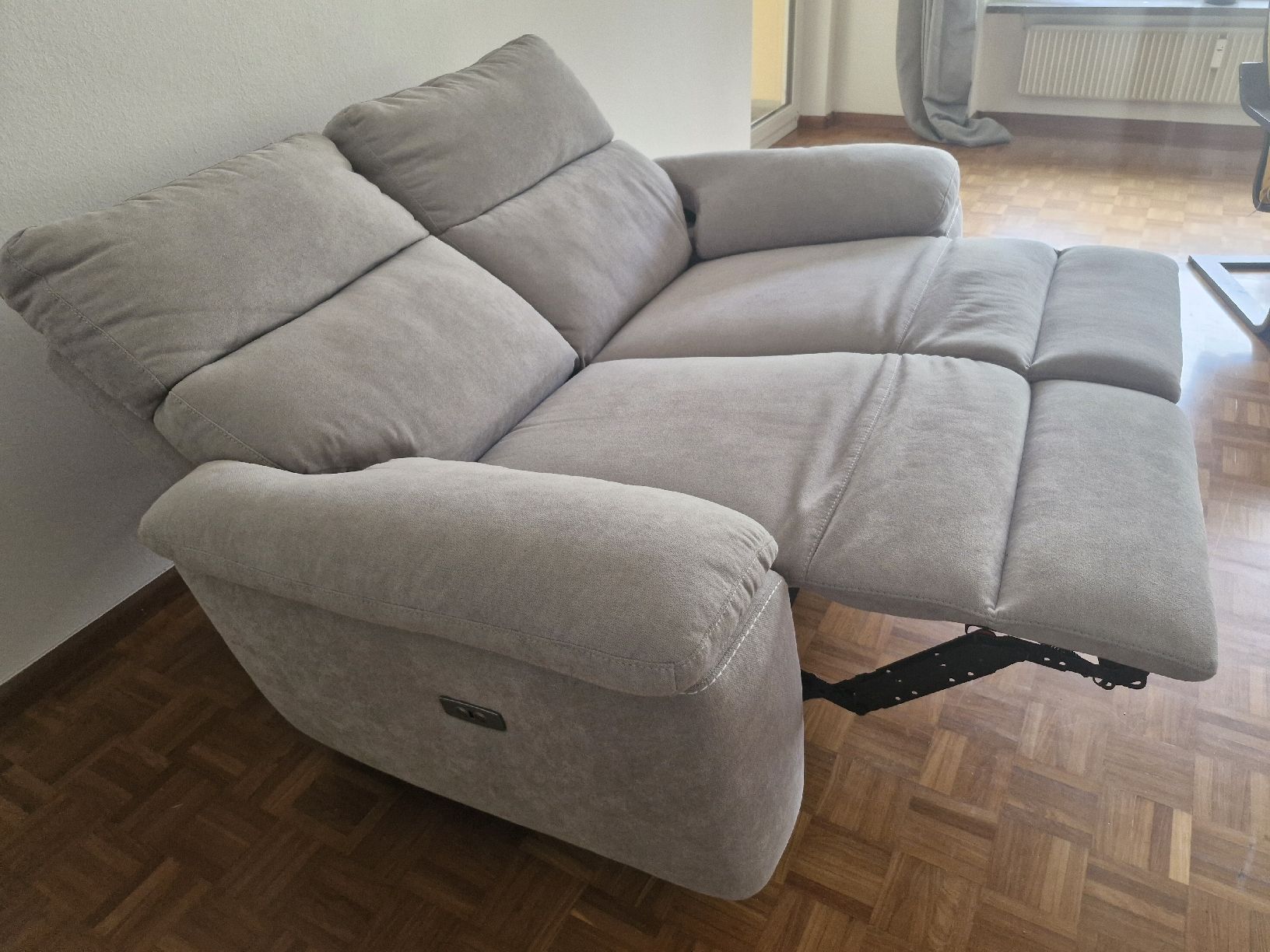 Divani: 2 seater sofa electric recliner. Perfect condition. – Nuovo (secondo la descrizione) da Allschwil venduto da leo_tm75 6