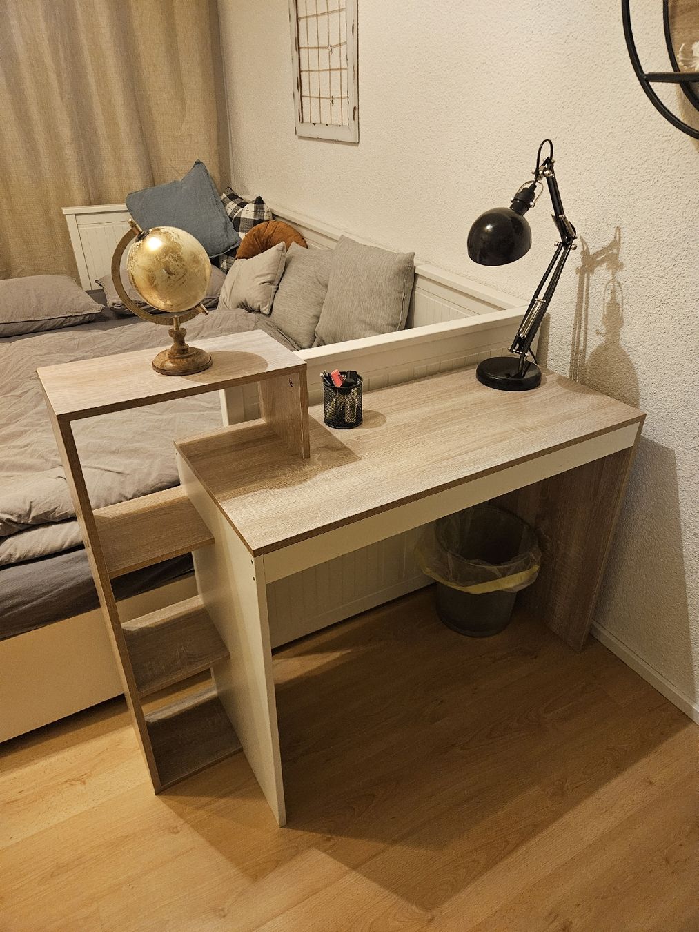 Bureaux: Schreibtisch – D'occasion à Rudolfstetten par Nicmarc
