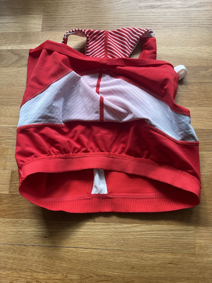 Top: switzerland sport top – Nuovo (secondo la descrizione) da Bern venduto da lea_wf9x 2