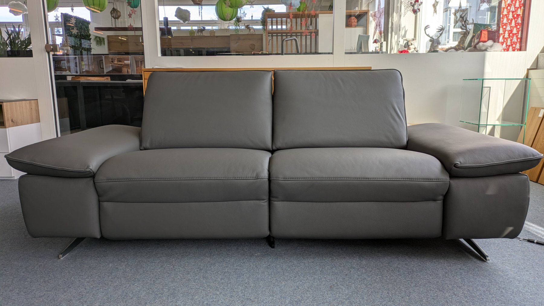 Himolla Divani: Ledersofa 2-plätzig, mit elektrischer Verstellung – Nuovo (secondo la descrizione) da Einsiedeln venduto da Moebel-Huus
