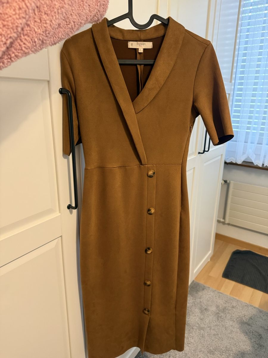 Vestiti: Midikleid Camel Wildleder-Optik, Knopfleiste – Usato da Zürich venduto da Rz328 1