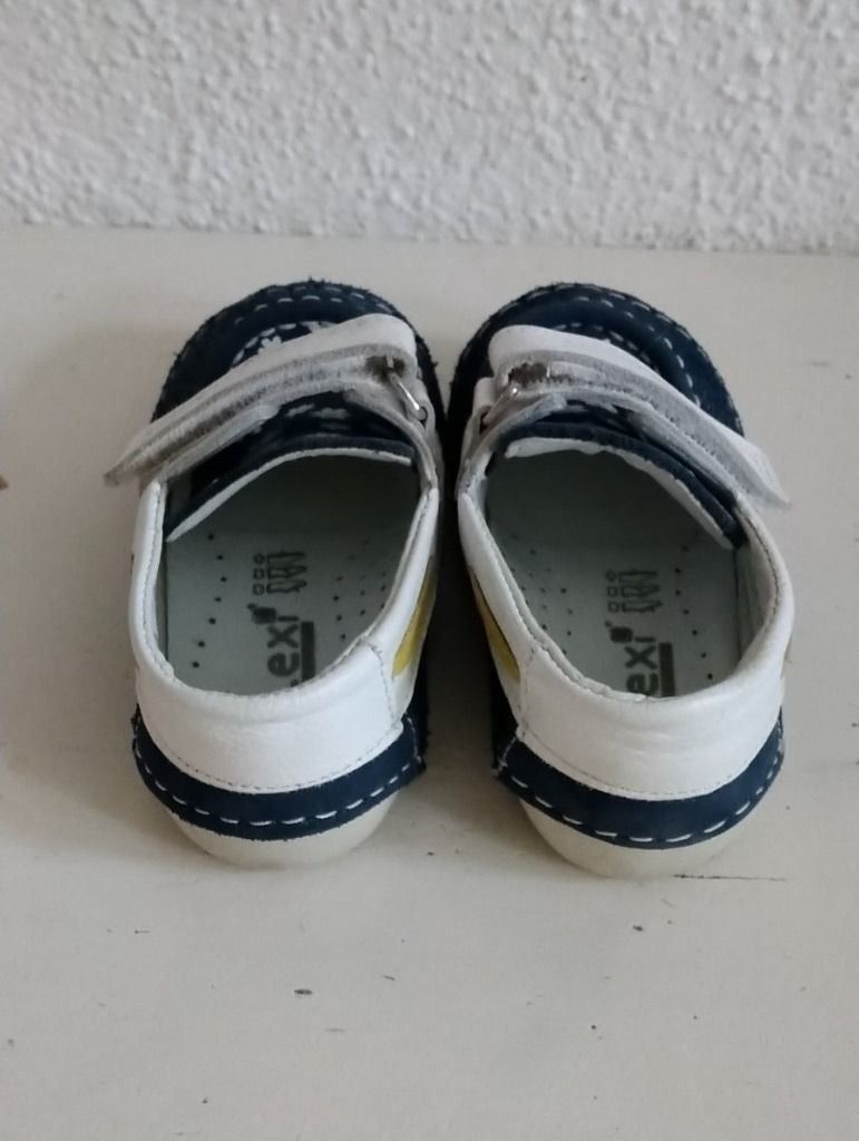 Scarpe per ragazzi: Schuhe Kinder Leder Größe 20 – Usato da Richterswil venduto da C011 1
