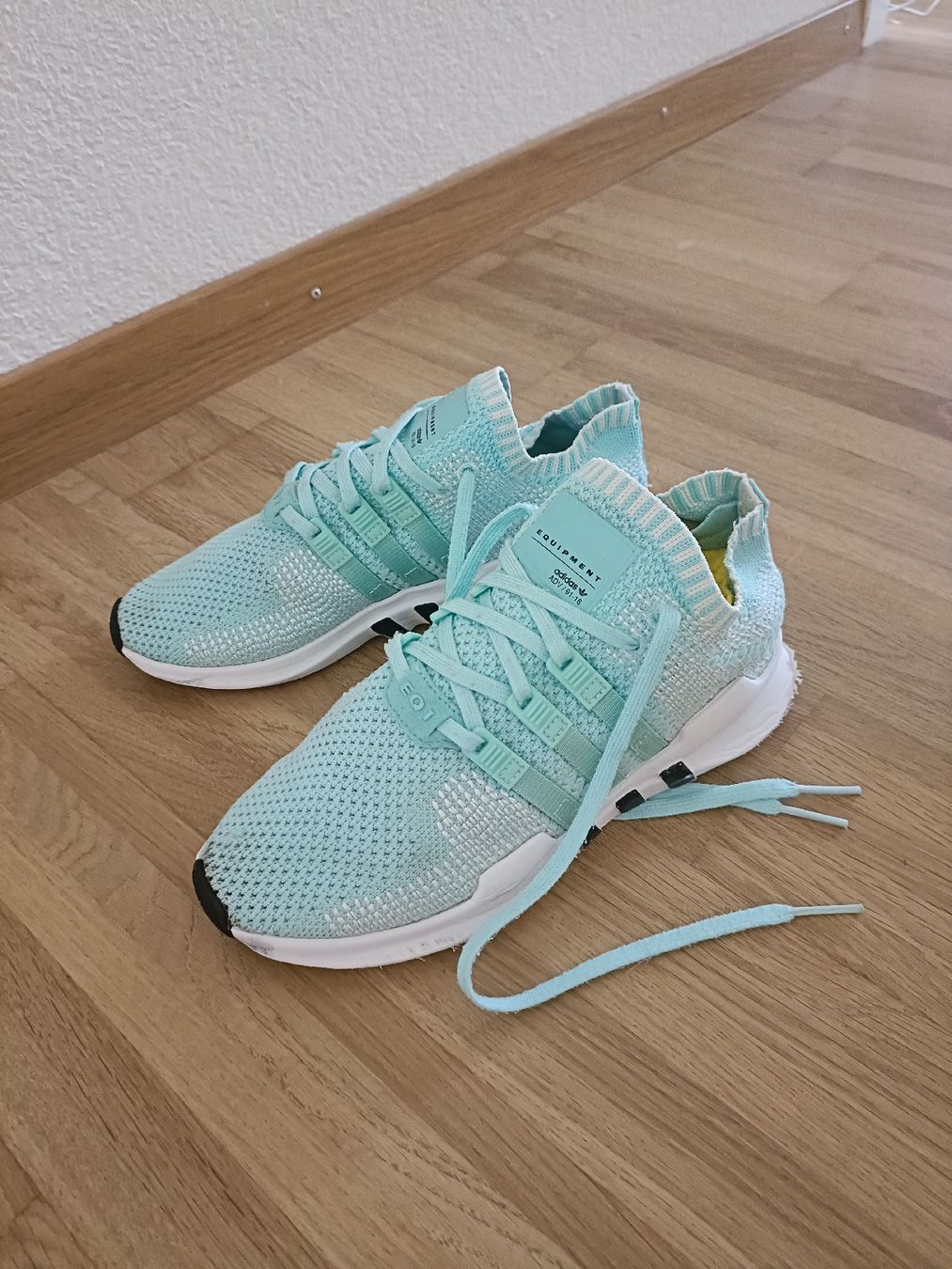 Scarpe da donna: adidas shoes – Usato da Schliern b. Köniz venduto da yalls