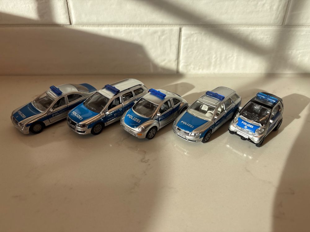Hot Wheels Lot de 5 voitures miniatures moulées sous pression à l