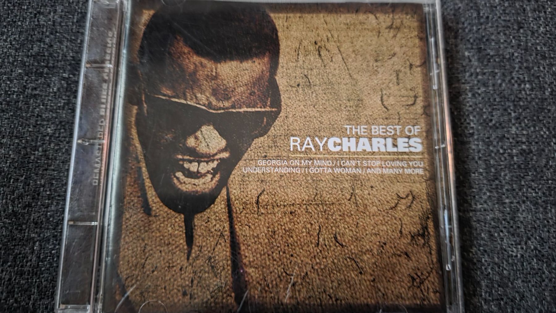 CDs: Ray Charles  - The Best of – D'occasion à Bionnens par Meg011