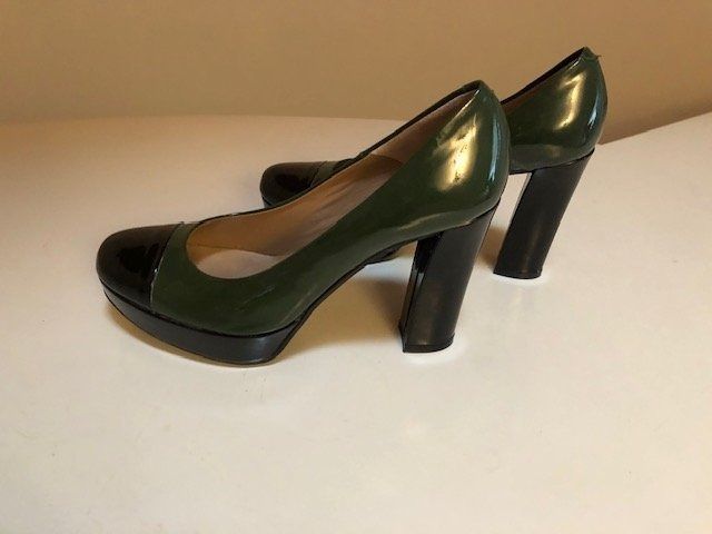 Scarpe da donna: Escarpin noir et vert laqué 37.5 – Nuovo (secondo la descrizione) da CORMINBOEUF venduto da toutou 1