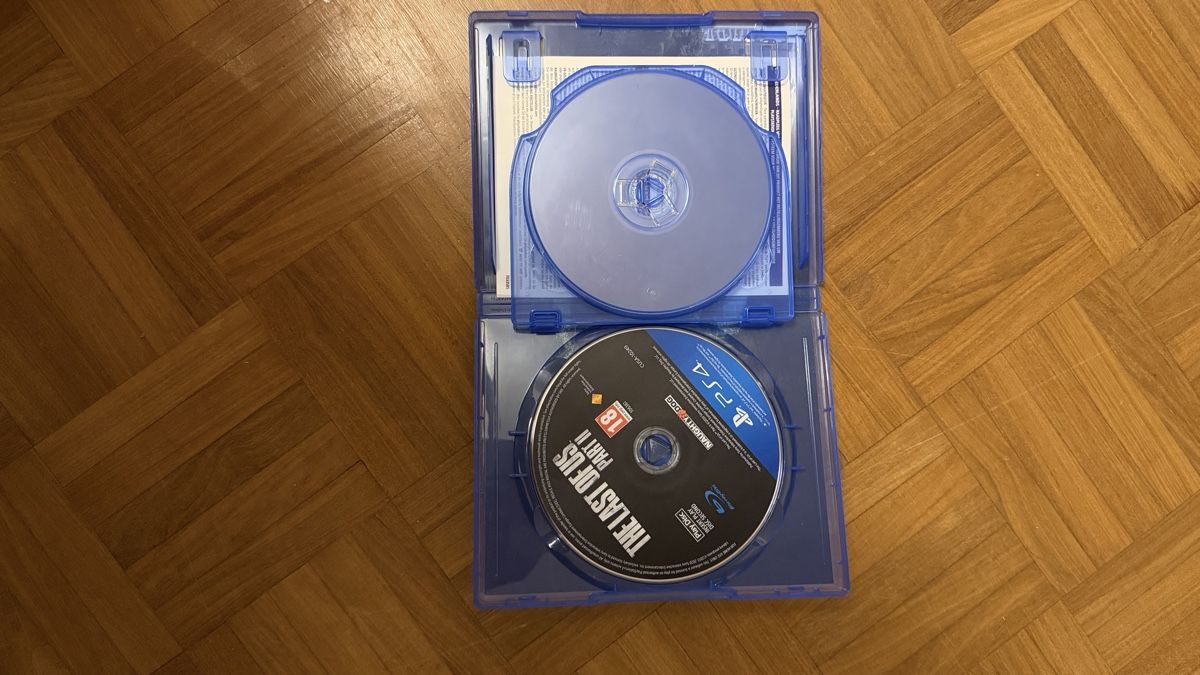 Sony Consoles: Ps4 mit 2 games und 1 kontroller mit kabel – Neuf (Voir description) à Allschwil par B.Bivona 5