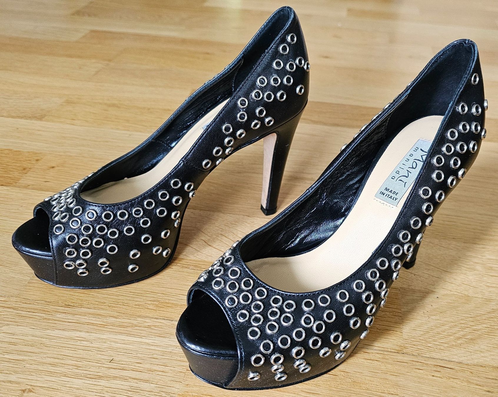 Chaussures femmes: Escarpins noirs - Mani Manilda - Taille 36 – D'occasion à Court par Jovi2