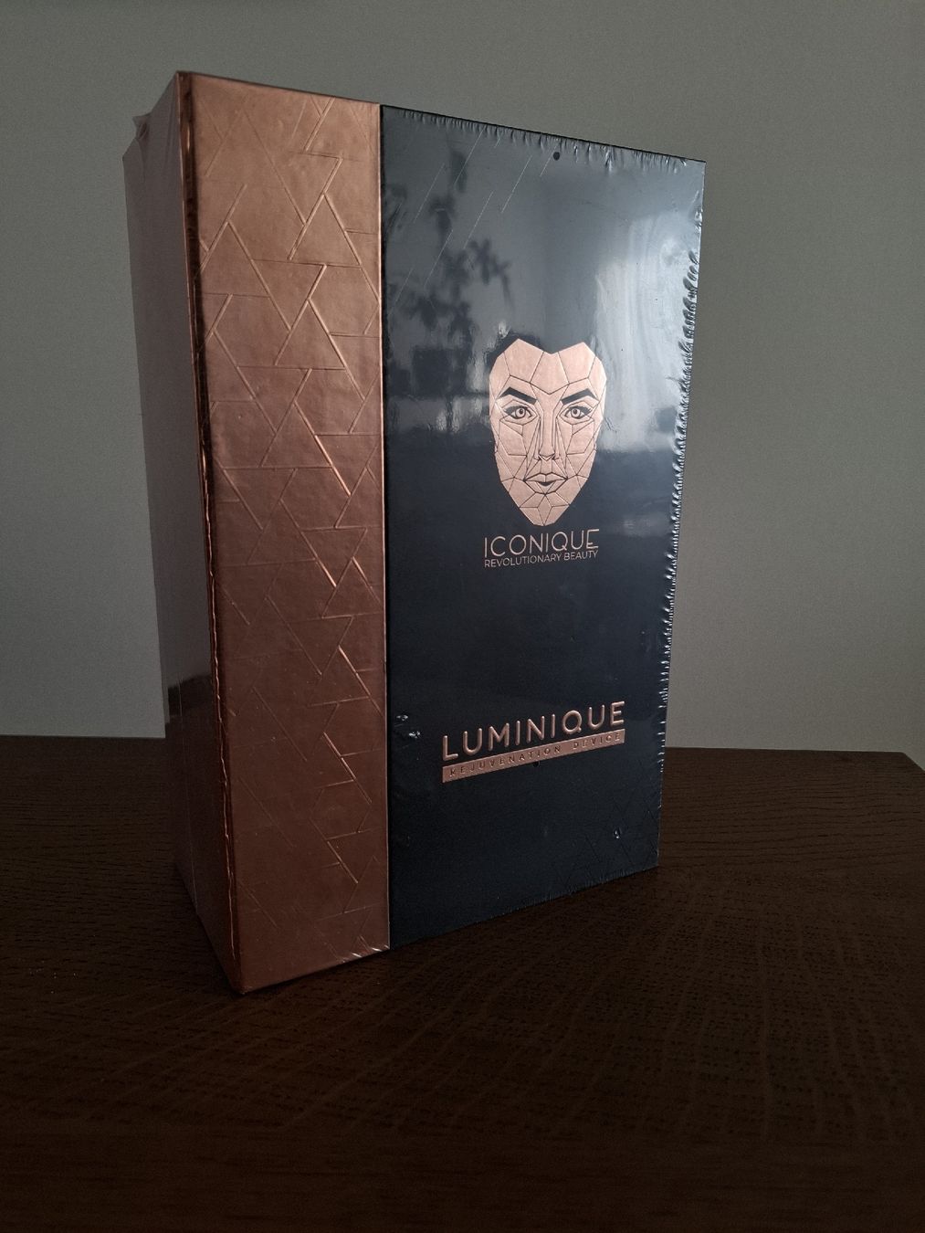 Gesichtspflege: ICONIQUE LUMINIQUE - ungeöffnett – Neu und originalverpackt aus Zürich von hele
