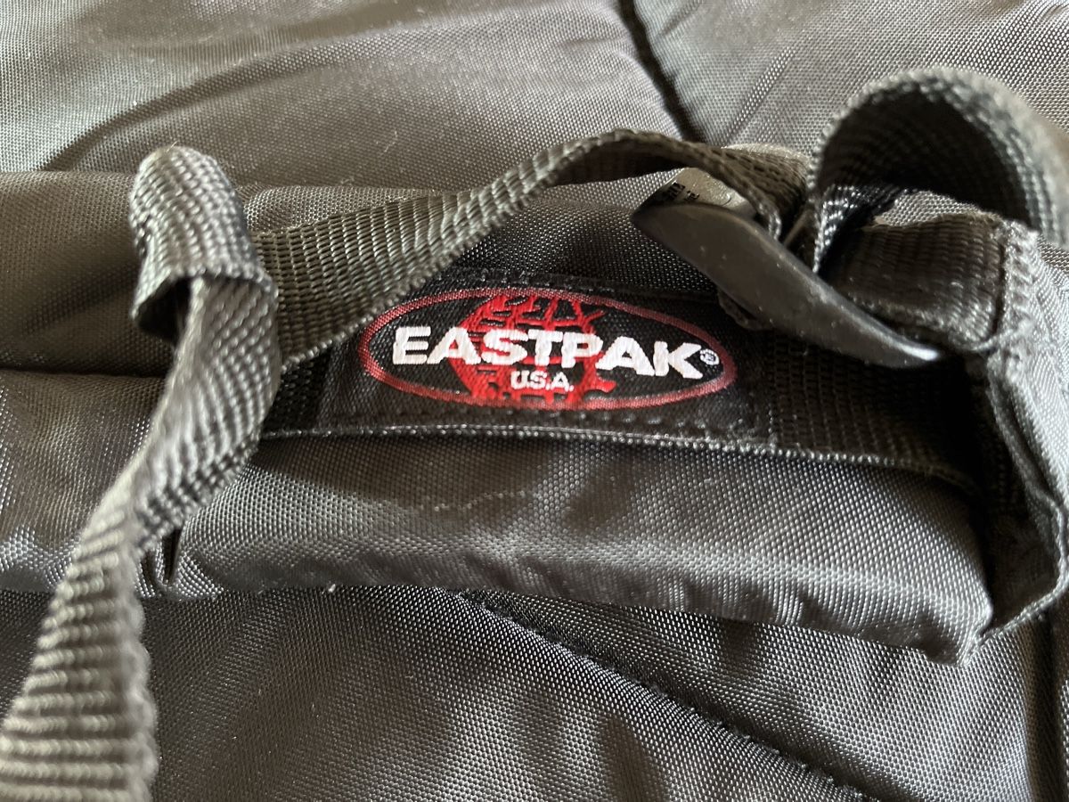 Eastpak Zaini: Sac à dos grande capacité Eastpak noir 3 compartiments – Usato da Genève venduto da Libellule477 5