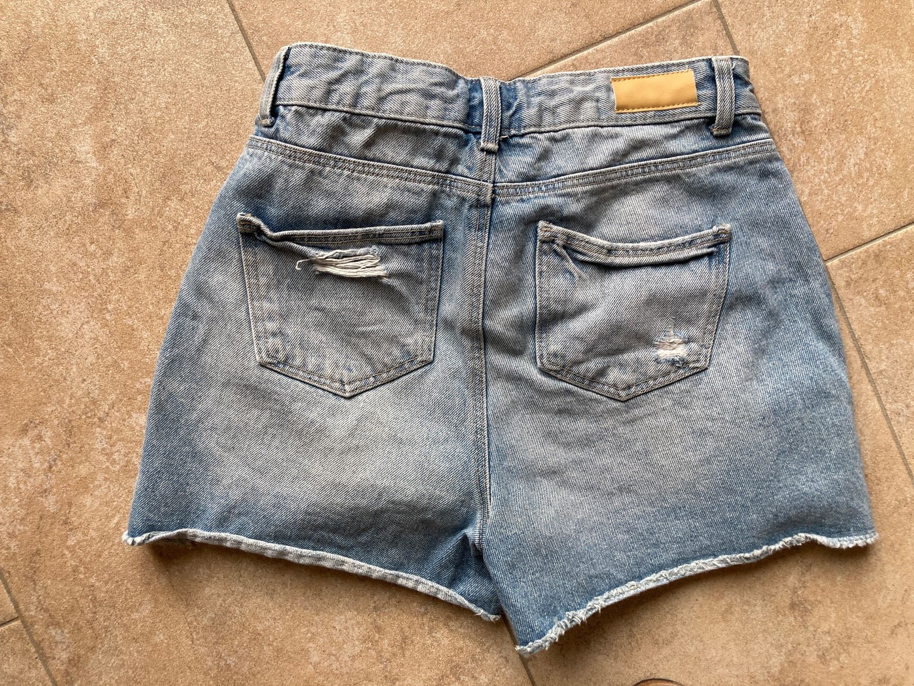 C&A Pantaloni: Kurze Jeansshorts, Grösse ca. 164/170 – Usato da Gelterkinden venduto da froggy80 1