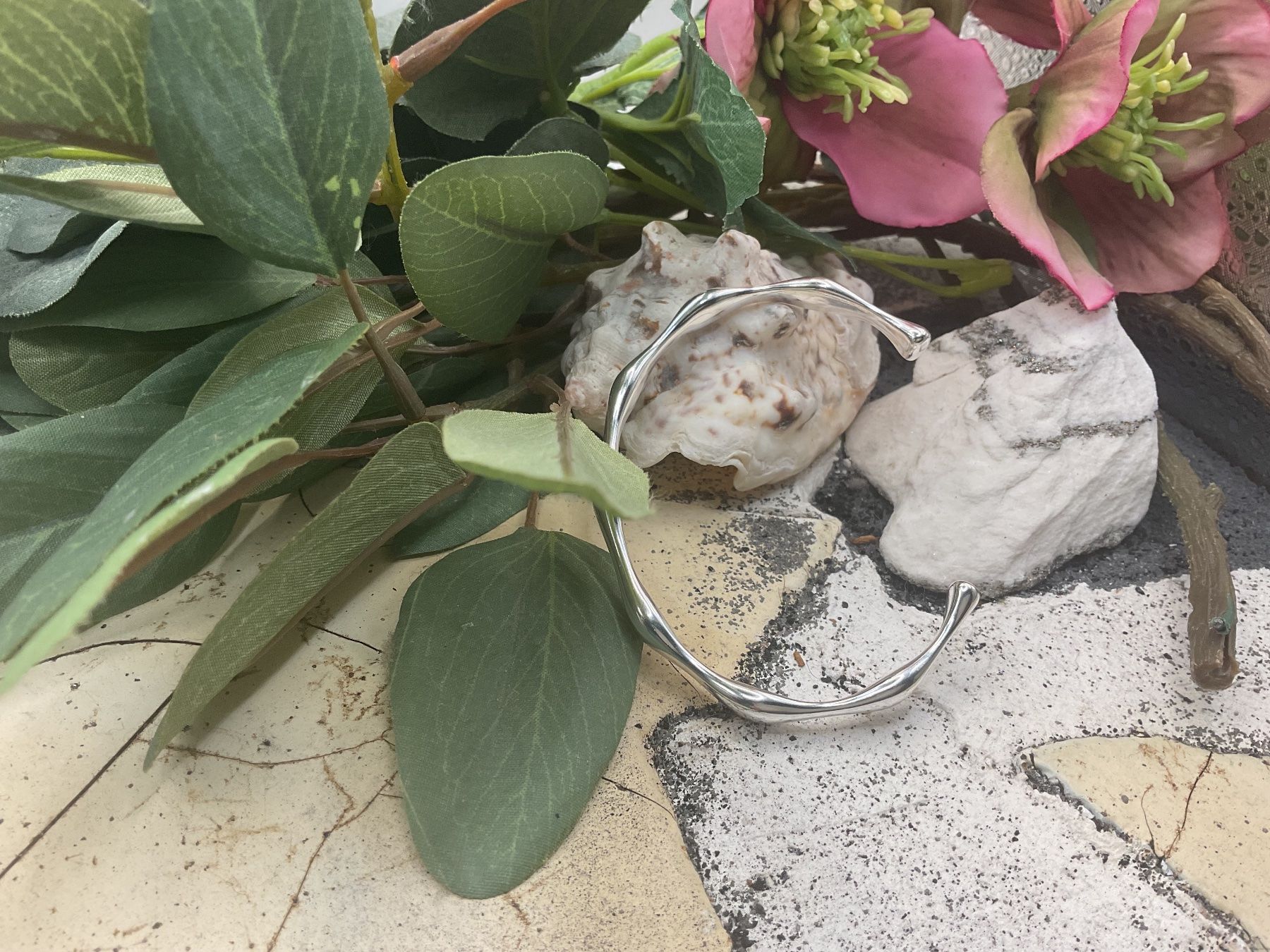 Bracciali & Braccialetti: Armreif Sterlingsilber mit 2 Perlen als Abschluss – Nuovo e nell'imballaggio originale da Luzern venduto da S.Kern01 2