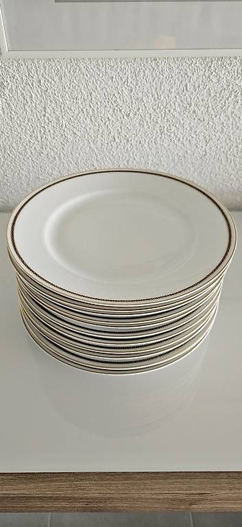 Piatti: Teller 23 cm mit Goldrand (Langenthal) – Usato da Kestenholz venduto da Schwogi
