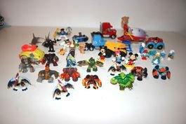 Diverses Spielzeug für Kinder. 40 Teile. Aus Plastik.