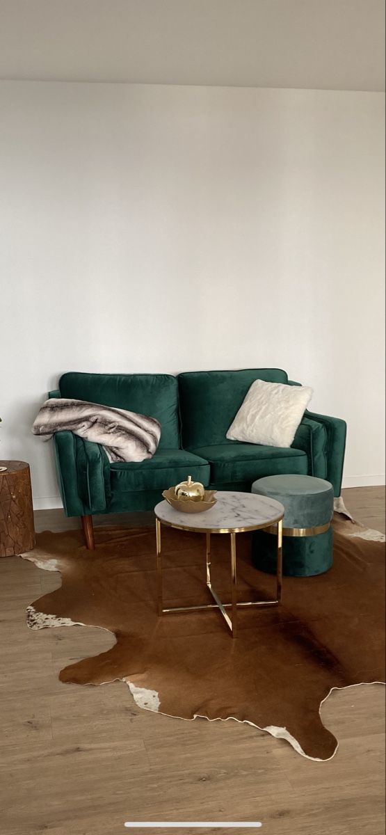 Divani: stylisches grünes velvet Sofa – Usato da Luzern venduto da lcp_1201