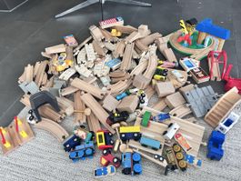 Grosse Holzeisenbahn-Sammlung – ganze IKEA-Tasche voll  
