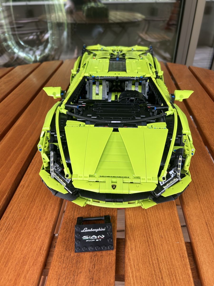 Lamborghini Modellautos: LEGO Technic Lamborghini Sián 42115 with custom LED lights – Gebraucht aus Zürich von giovi321