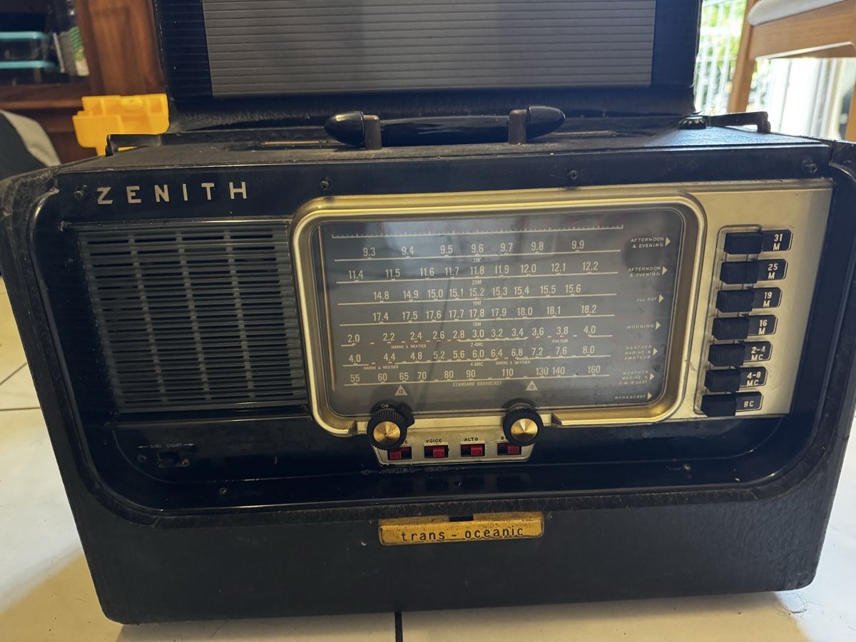Radio:  Radio Vintage -Zenith Trans-Oceanic Wave Magnet – Usato da Olten venduto da Asaliya 1