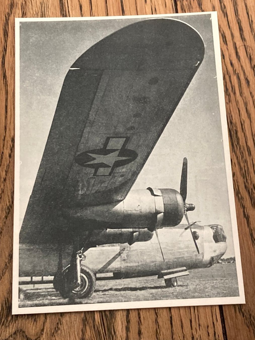 Cartoline postali: Postkarte Flugplatz Dübendorf - Liberator-Bomber B24 – Nuovo (secondo la descrizione) da Brütten venduto da Hst1