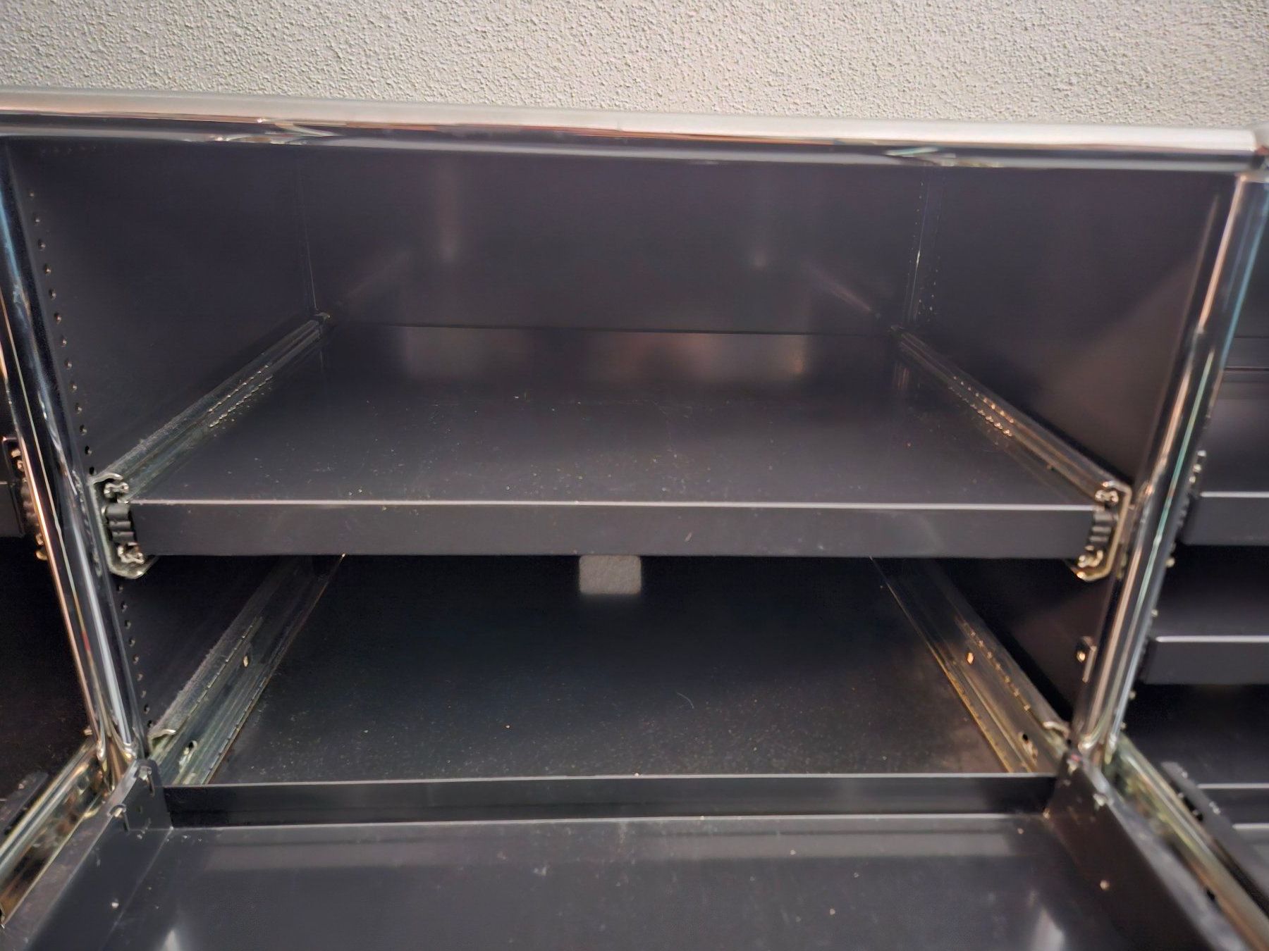 USM TV Möbel: USM Haller Sideboard, 3 Elemente, graphitschwarz – Gebraucht aus Frauenfeld von Jatravartid1942 5