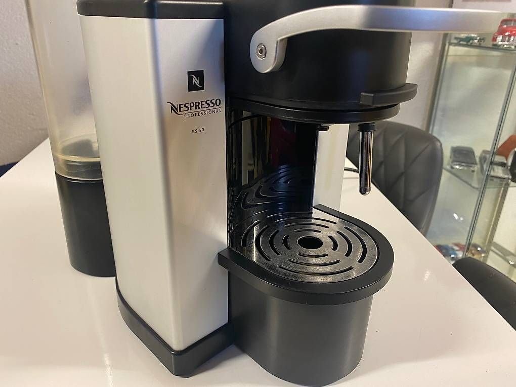 Macchine per caffè & Macchine per espresso: 1 Stk. Nespresso Maschine – Usato da Lengnau BE venduto da Swiiity 2