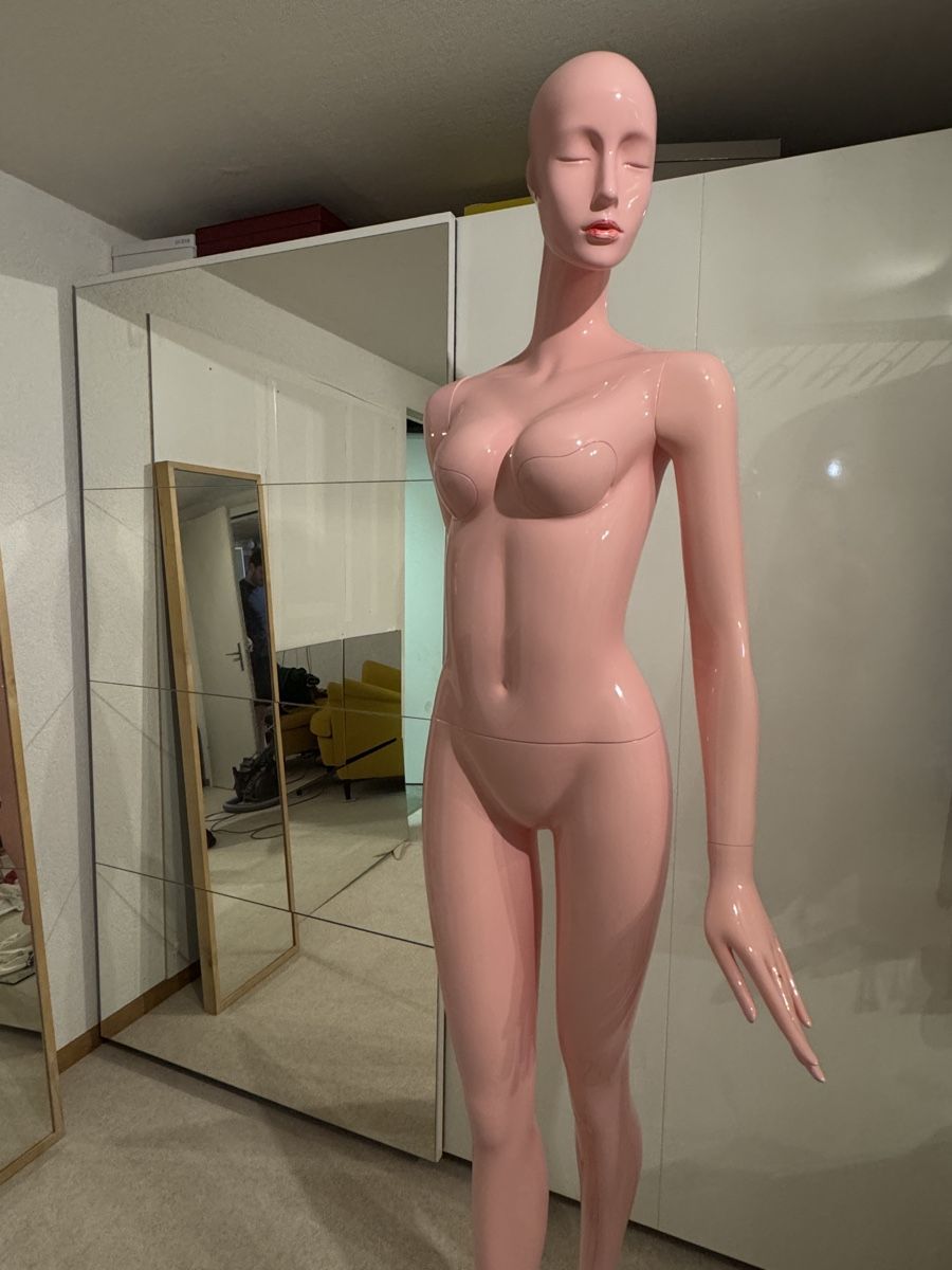 Altro in Decorazioni & Accessori: Stehende Schaufensterpuppe weiblich  – Usato da Murten venduto da lukasas007