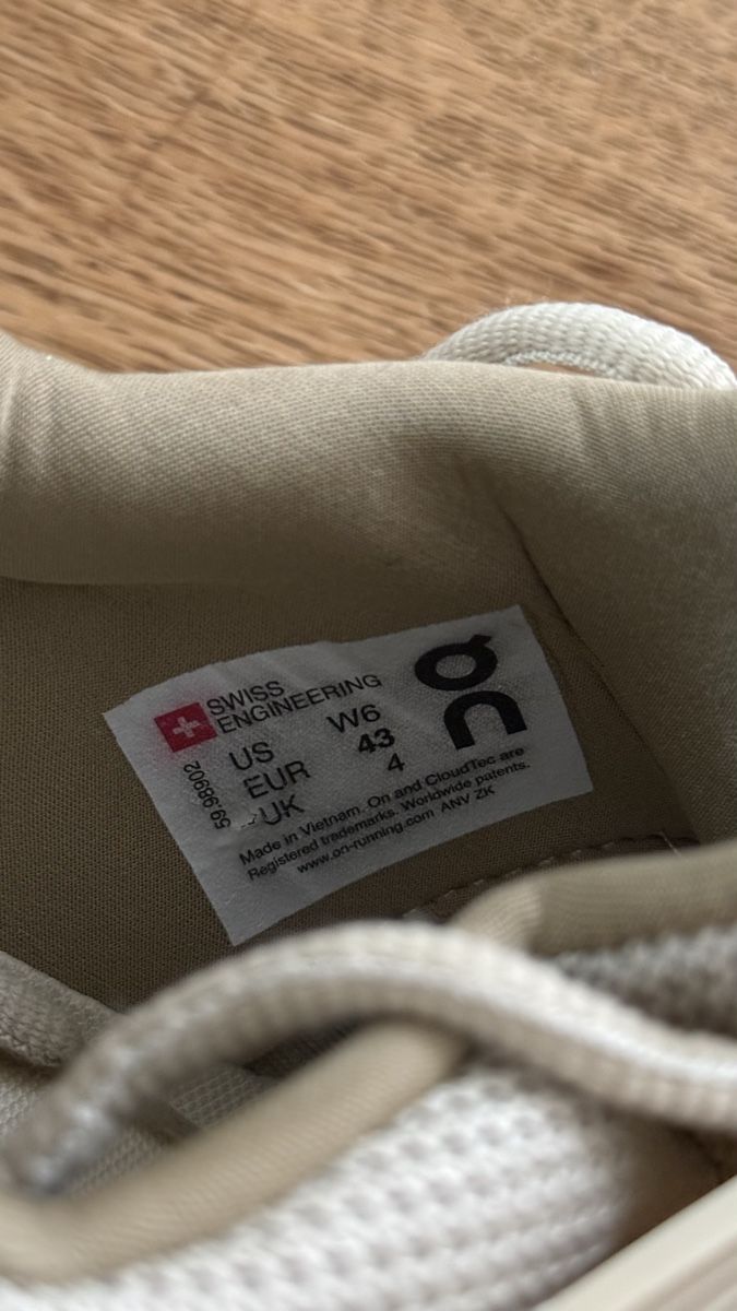 On Herrenschuhe: On Running Cloudflow size 43  – Gebraucht aus Boswil von hey.itsme 2