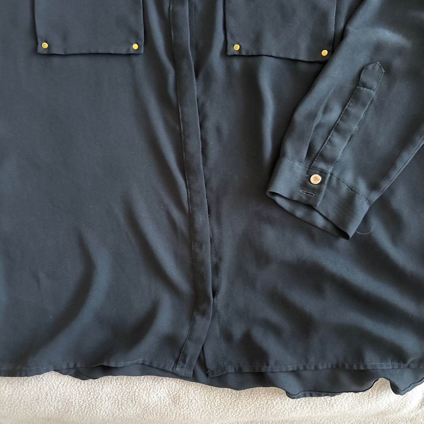 H&M Blusen: Chic black long-sleeve shirt – Gebraucht aus Montreux von m.mlkstn 4