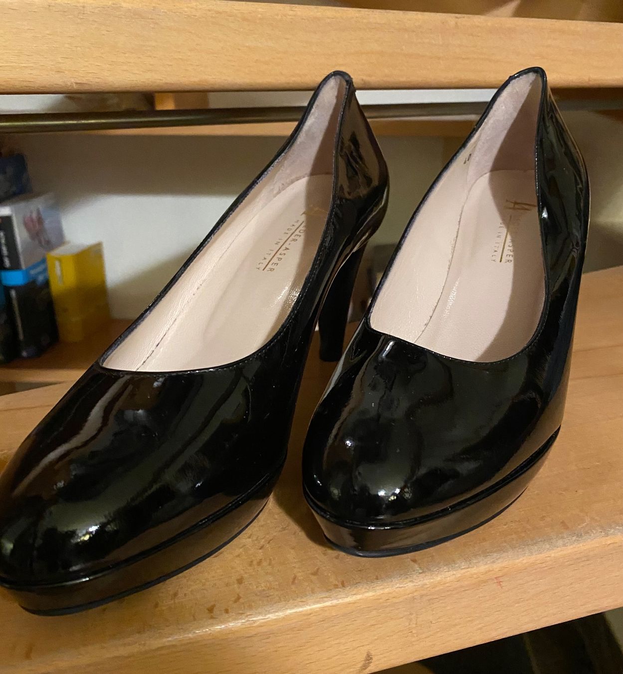 Scarpe da donna: Lackleder Damenschuh Grösse 40 – Usato da Russikon venduto da Honolulu-2019