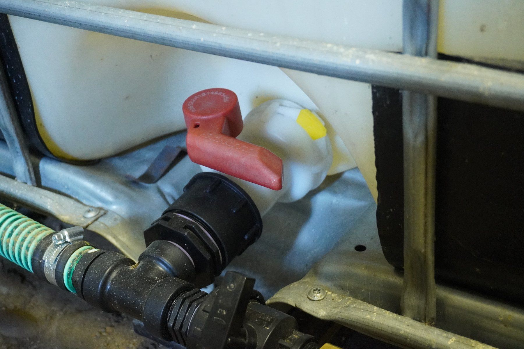 Abbeveratoi e trogoli: IBC Container 1000L Regenwassertank, Gartenbewässerung – Usato da Thunstetten venduto da blob87 3