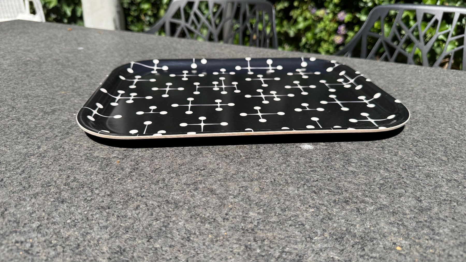 Piatti di portata: Vitra Classic Tray Dot Pattern Tablett in Schwarz NP 98 – Usato da Riehen venduto da To120 2