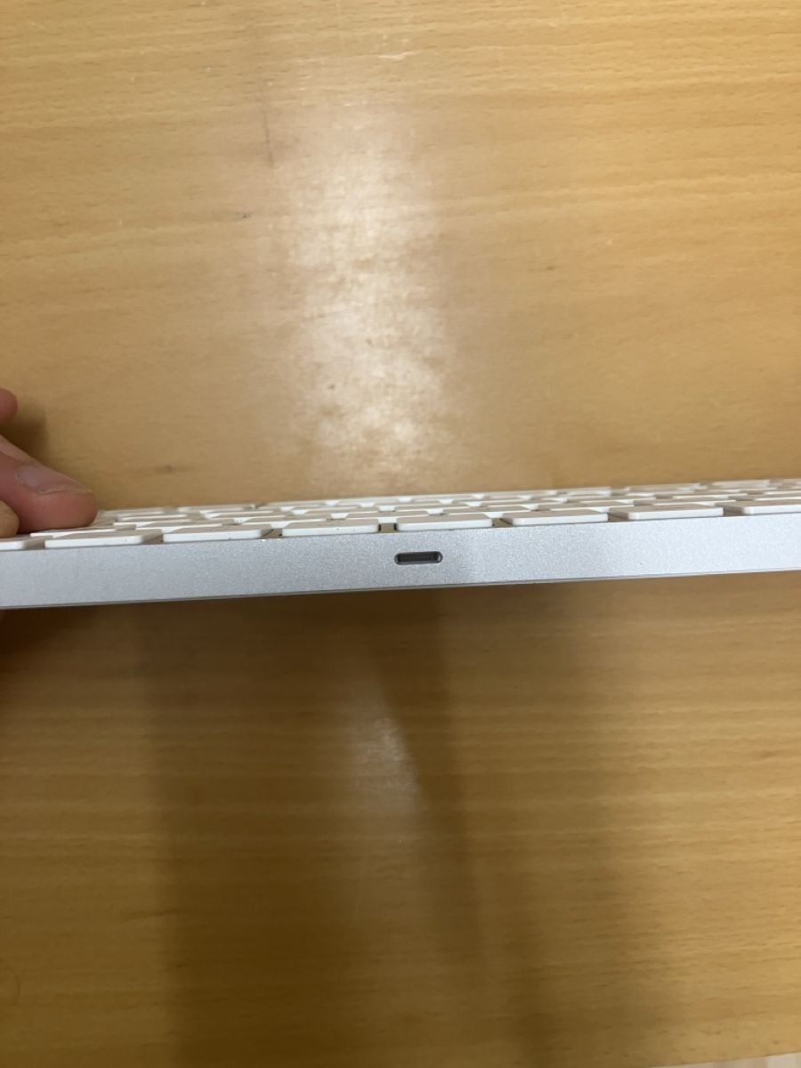 Apple Tastaturen: Apple Magic Keyboard Tastatur CH Layout mit Akku – Gebraucht aus Arlesheim von vampicki 1