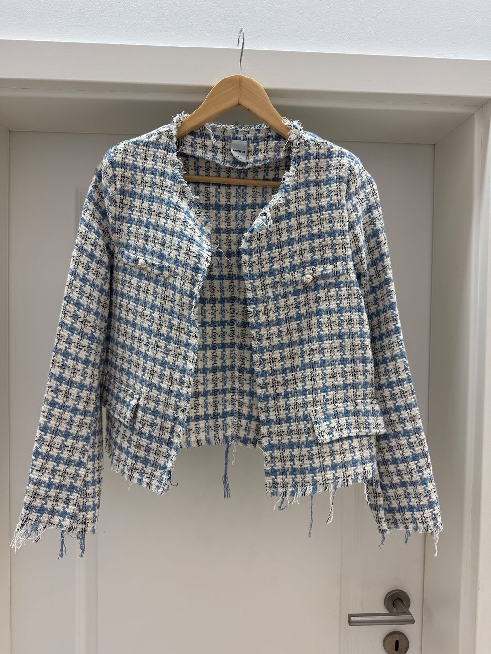 Zebra Giacche: Veste effrangée bleue et blanche neuve – Usato da giffers venduto da sev_c9x9