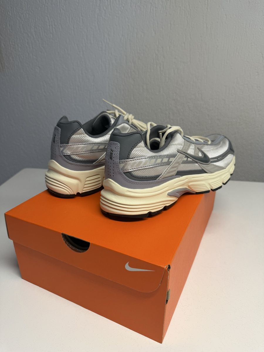 Nike Scarpe da uomo: Nike Initiator Light Bone EU 42 – Nuovo e nell'imballaggio originale da Dübendorf venduto da Sneaker_Seller 2
