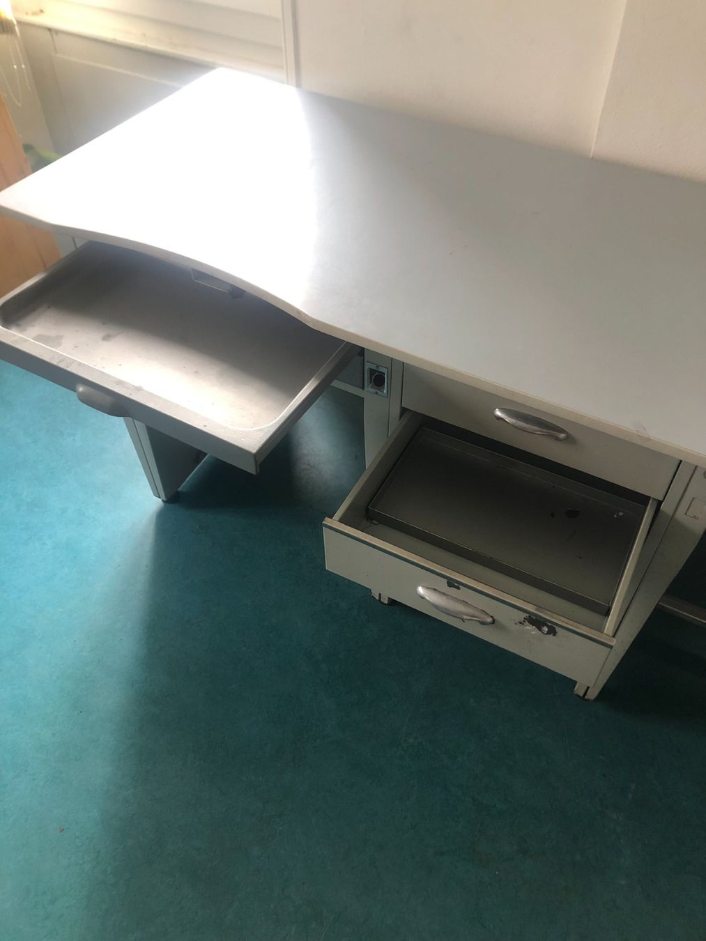 Schreibtische: Etabli/bureau double – Gebraucht aus Lausanne von arc_kxn6 2