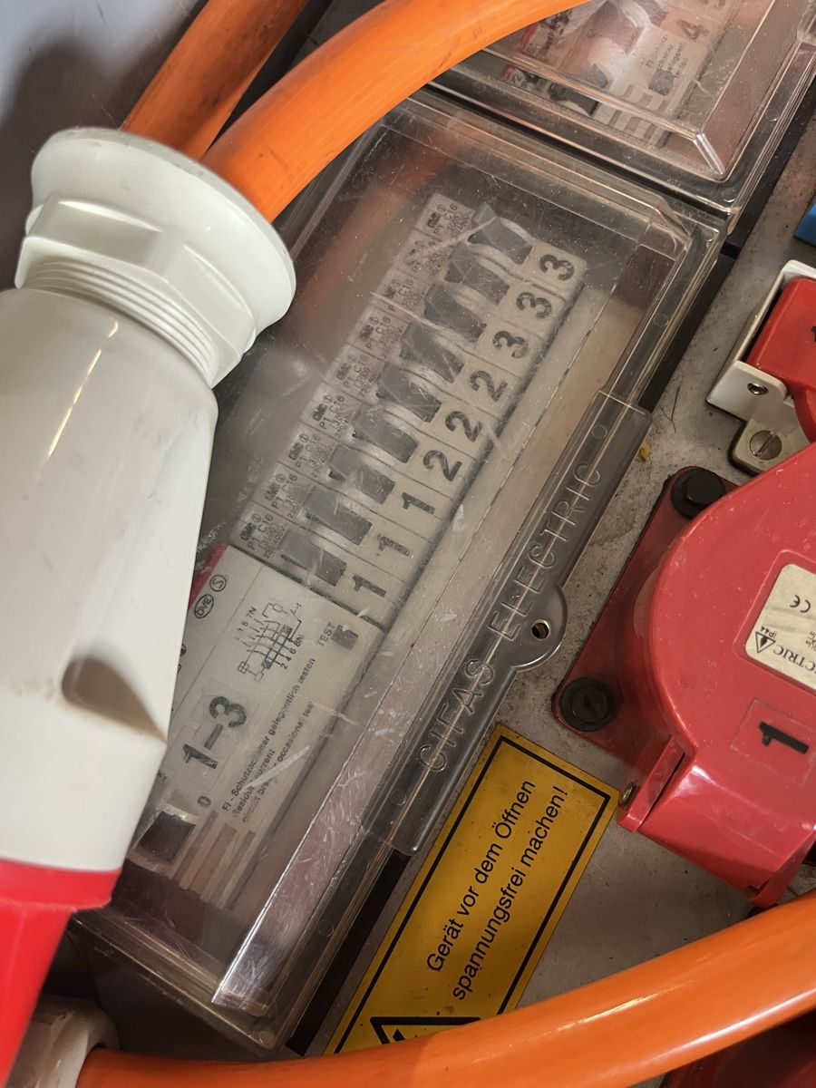 Alimentazione elettrica: Stromverteiler CEE32 – Usato da Nesslau venduto da Pbon 2