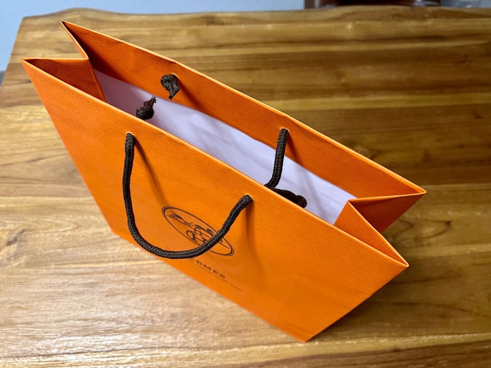 Sacs Herm?�s-Paris, L size (foulards par ex.), 28x30x10 cm (D'occasion) ?� Le Mont-sur-Lausanne 