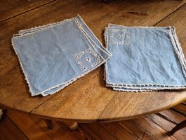12 serviette à the  brodées en parfait état