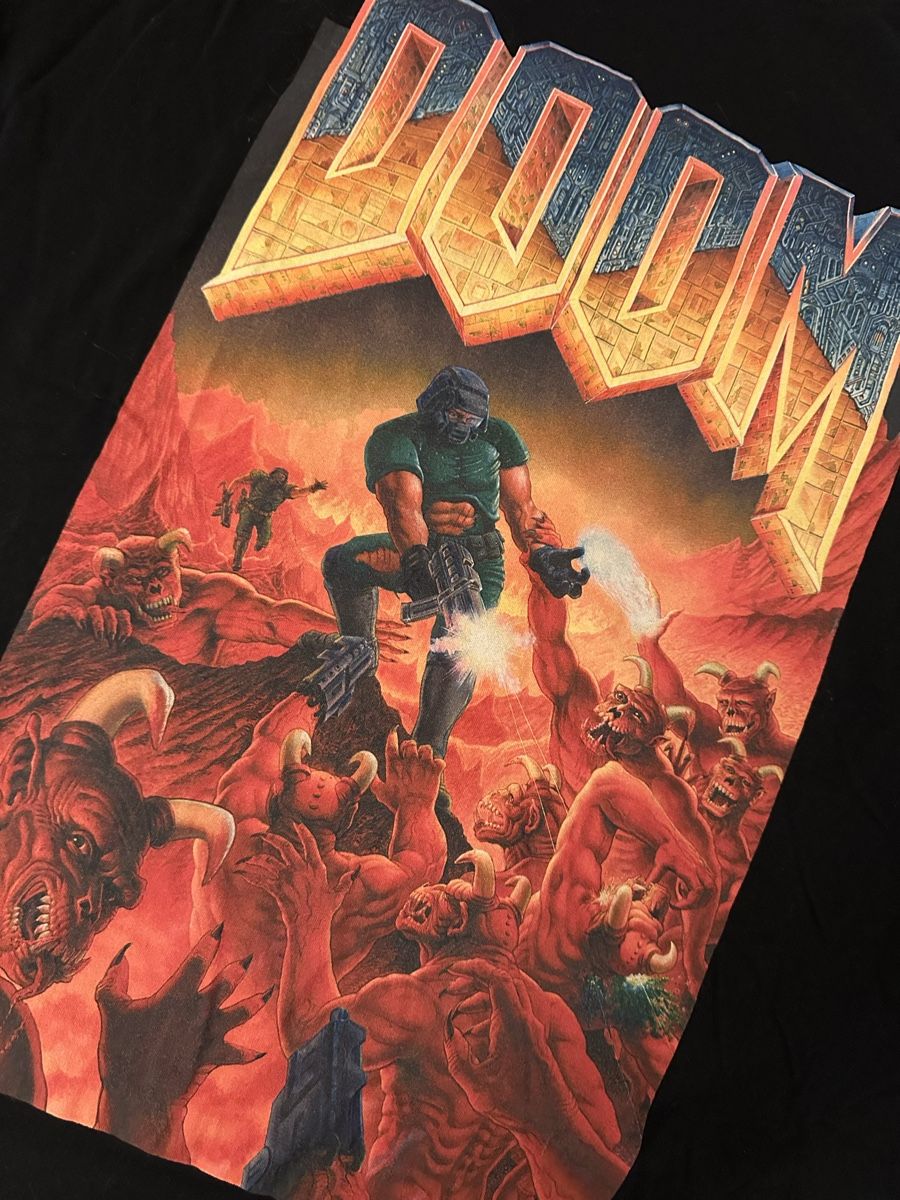 T-shirt: T Shirt Doom – Usato da Toffen venduto da Yulieboo 1