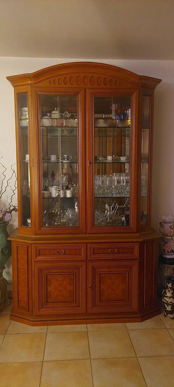 Tischset: Esszimmermöbel Vitrine Tisch Stühle Anrichte Set – Gebraucht aus Urtenen-Schönbühl von Cbuyer 2