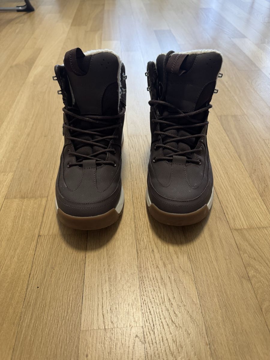 Lacoste Scarpe da uomo: LacosteWinterboots, Braun, Grösse 43- Warm durch den Winter – Usato da Ennetbaden venduto da ste_w9z6 2