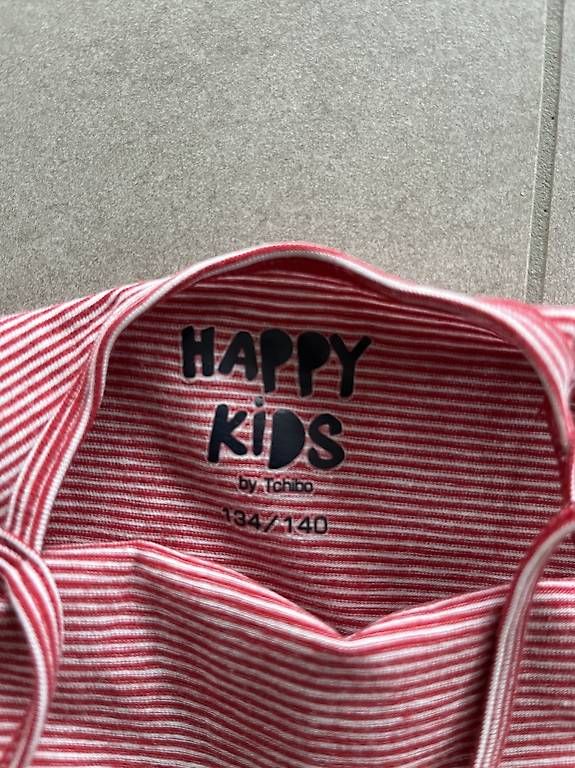 Blusen, T-Shirts & Tops: Top 134/140 – Gebraucht aus Luzern von La_Favorita 2